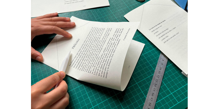Bookbinding workshop taught by Candelaria Mestas Núñez